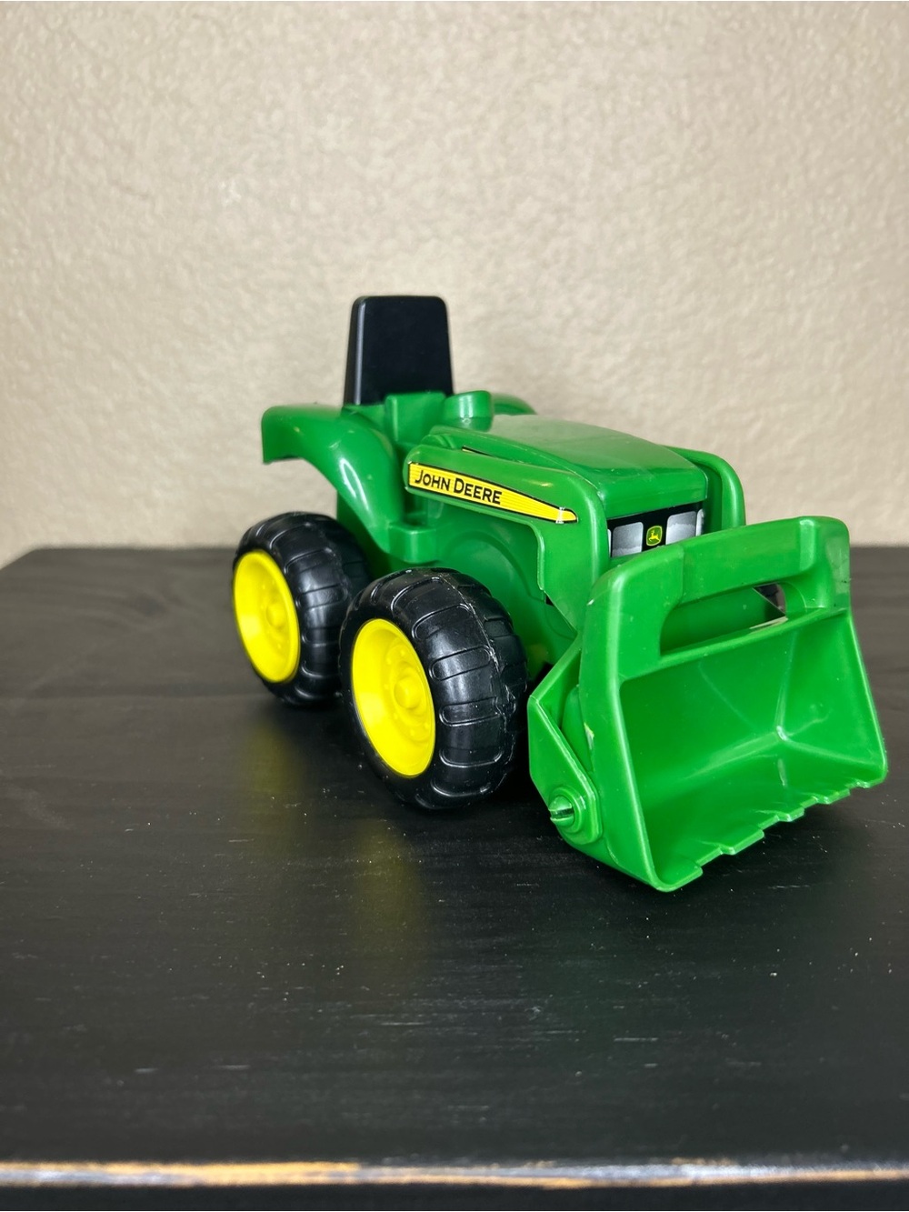 John Deere Sandbox Toy Tractor with Working Front Loader Green Plastic 6"